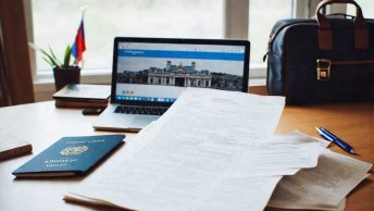 Как россиянину получить визу в США в 2026 году: оформить самостоятельно или обратиться в агентство